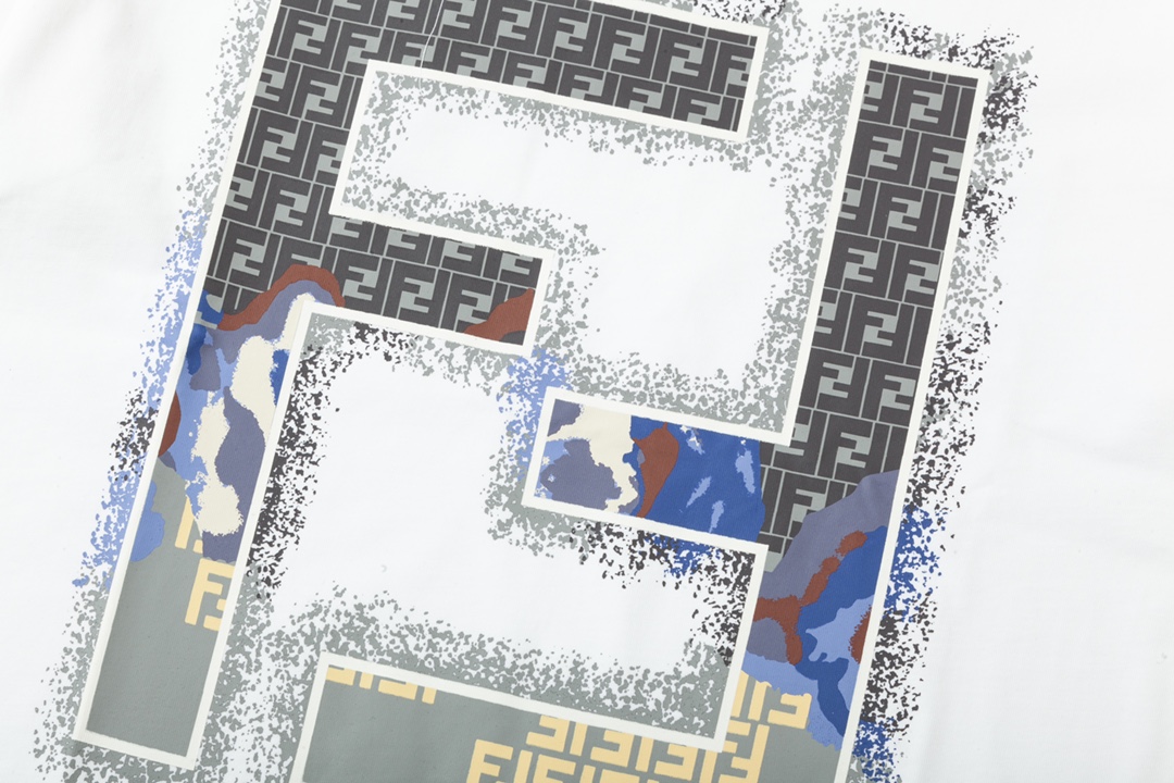 【Fendi旗艦店】（フェンディ）クラシックでスタイリッシュな半袖スウェットシャツ01454