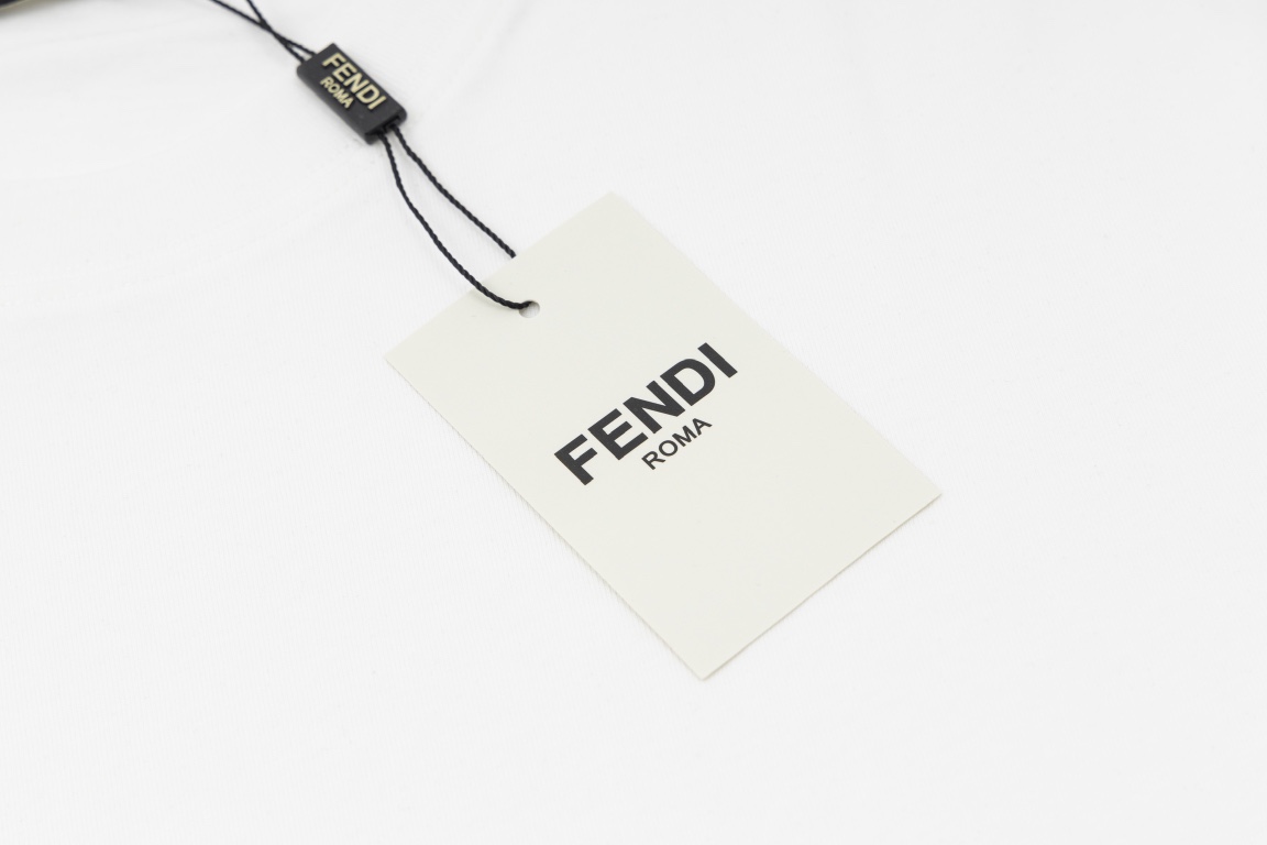 【Fendi旗艦店】（フェンディ）クラシックでスタイリッシュな半袖スウェットシャツ01456