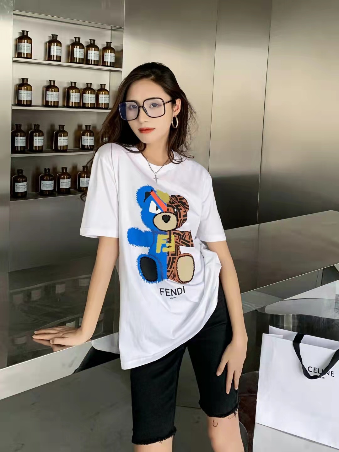 【Fendi旗艦店】（フェンディ）クラシックでスタイリッシュな半袖スウェットシャツ01603