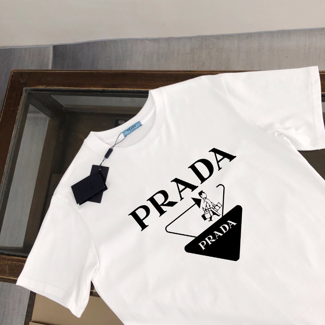 【Prada旗艦店】（プラダ）クラシックでスタイリッシュな半袖スウェットシャツ01162