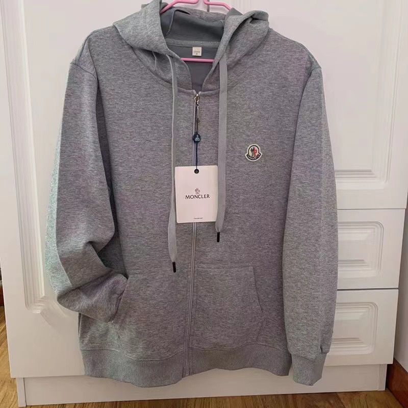 【MONCLER旗艦店】（モンクレール）クラシックでスタイリッシュな長袖スウェットシャツ01025