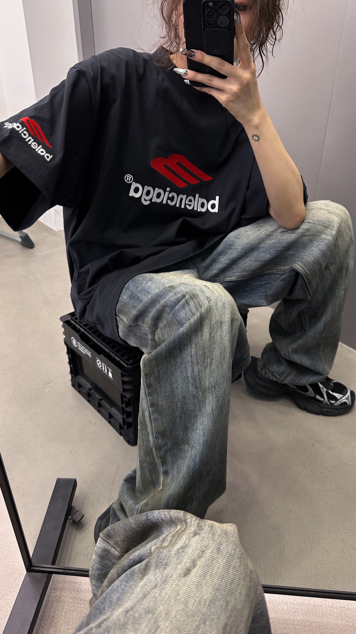 【BALENCIAGA旗艦店】（バレンシアガ）クラシックでスタイリッシュな半袖スウェットシャツ01745