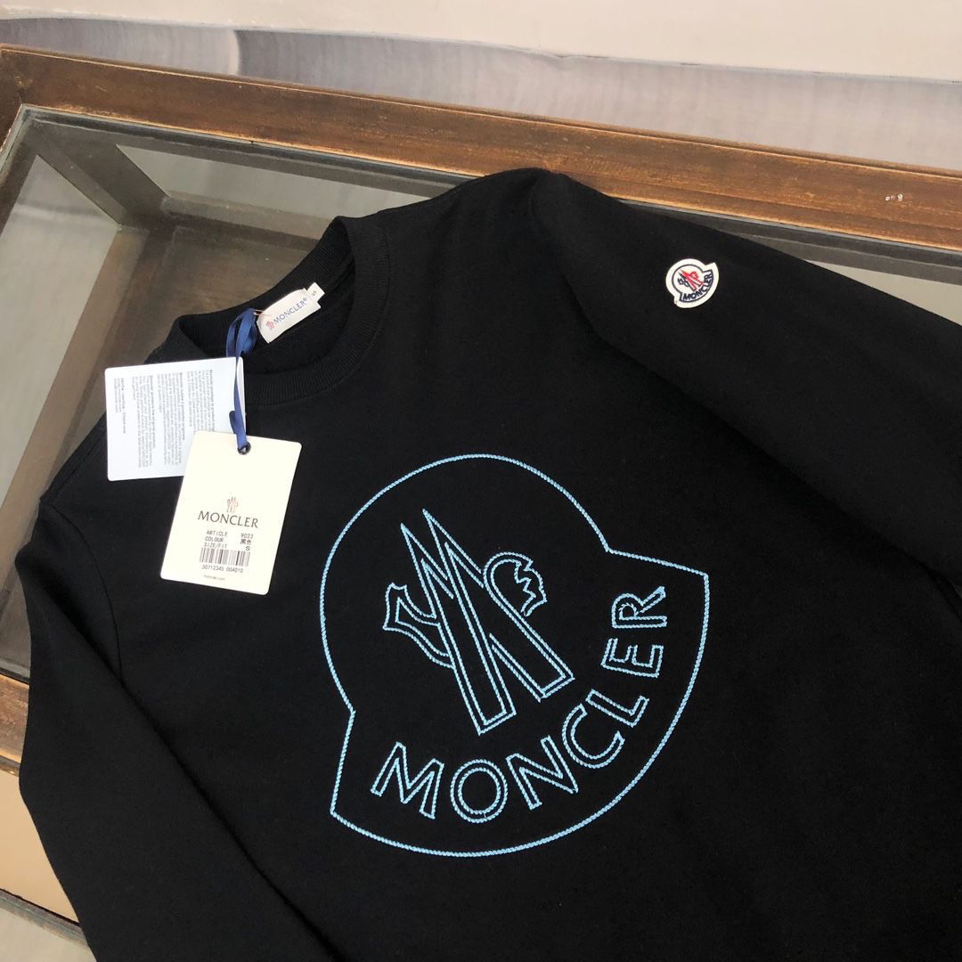 【MONCLER旗艦店】（モンクレール）クラシックでスタイリッシュな長袖スウェットシャツ01194