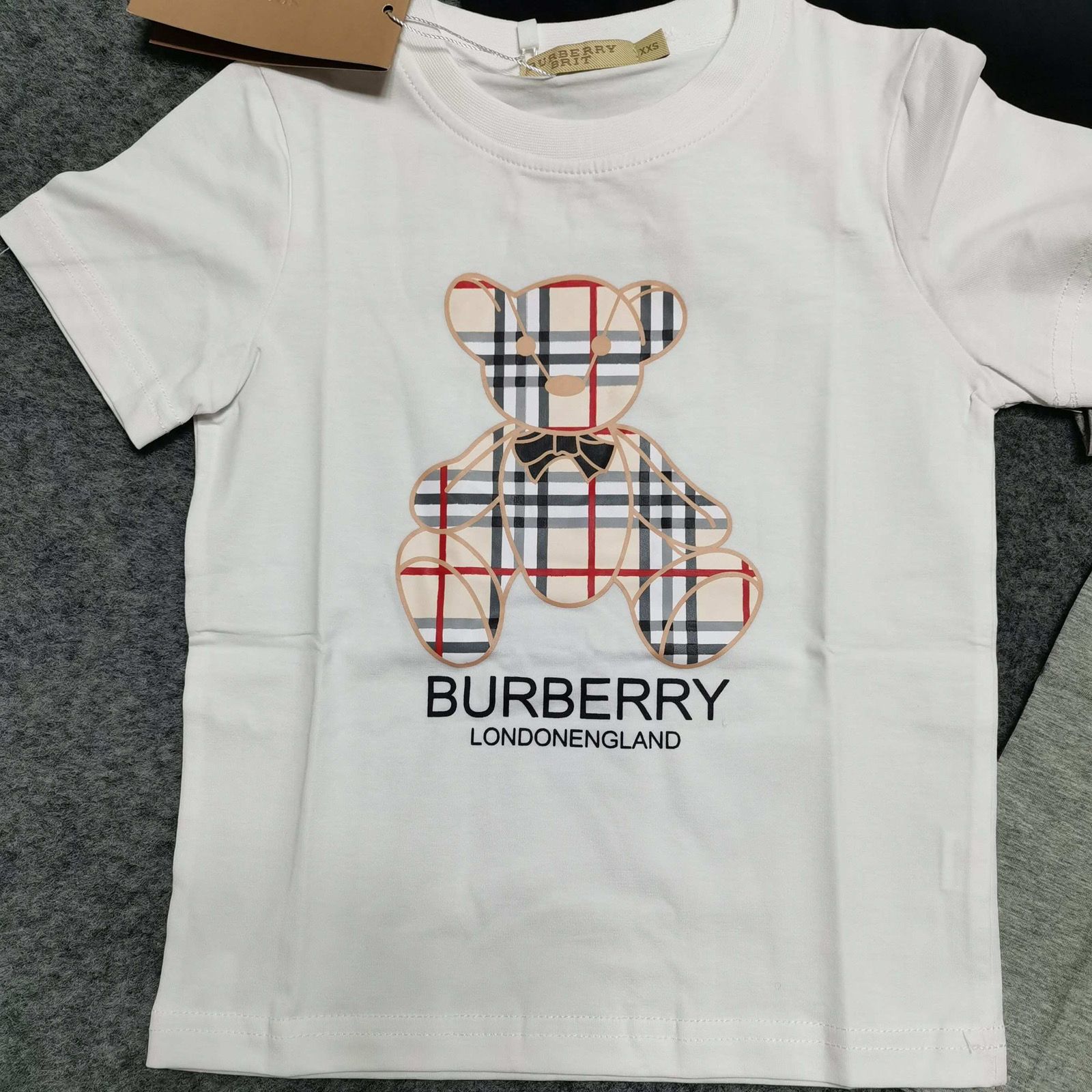 【BURBERRY旗艦店】（バーバリー）クラシックでスタイリッシュな半袖スウェットシャツ00003