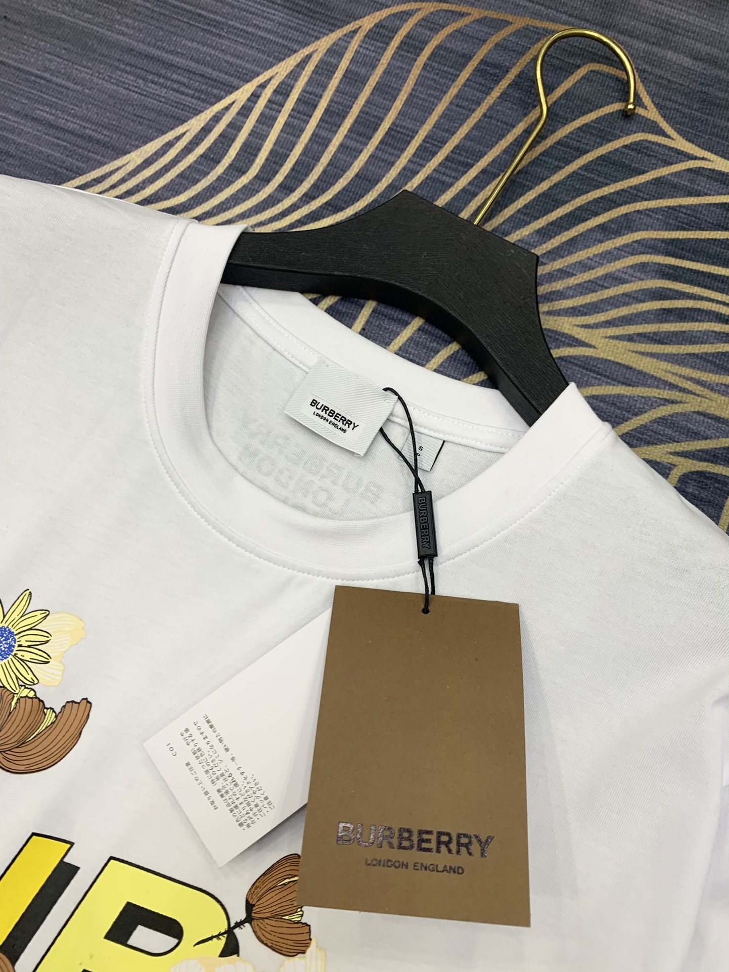 【BURBERRY旗艦店】（バーバリー）クラシックでスタイリッシュな半袖スウェットシャツ00546