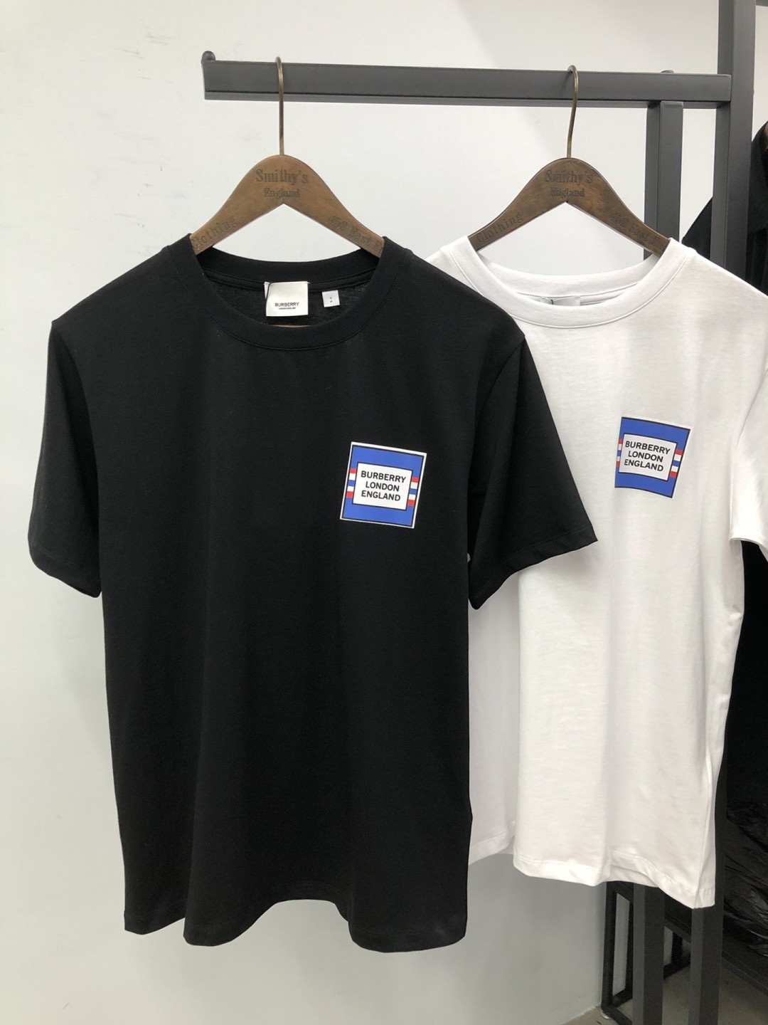 【BURBERRY旗艦店】（バーバリー）クラシックでスタイリッシュな半袖スウェットシャツ00564