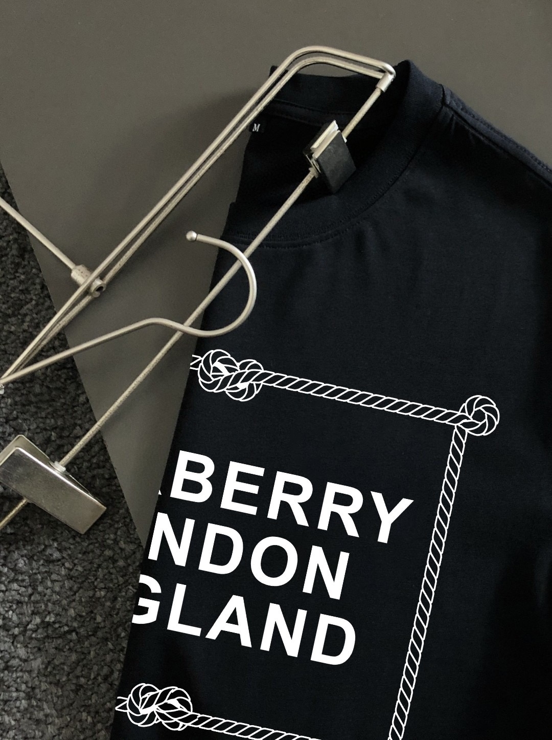 【BURBERRY旗艦店】（バーバリー）クラシックでスタイリッシュな半袖スウェットシャツ00567