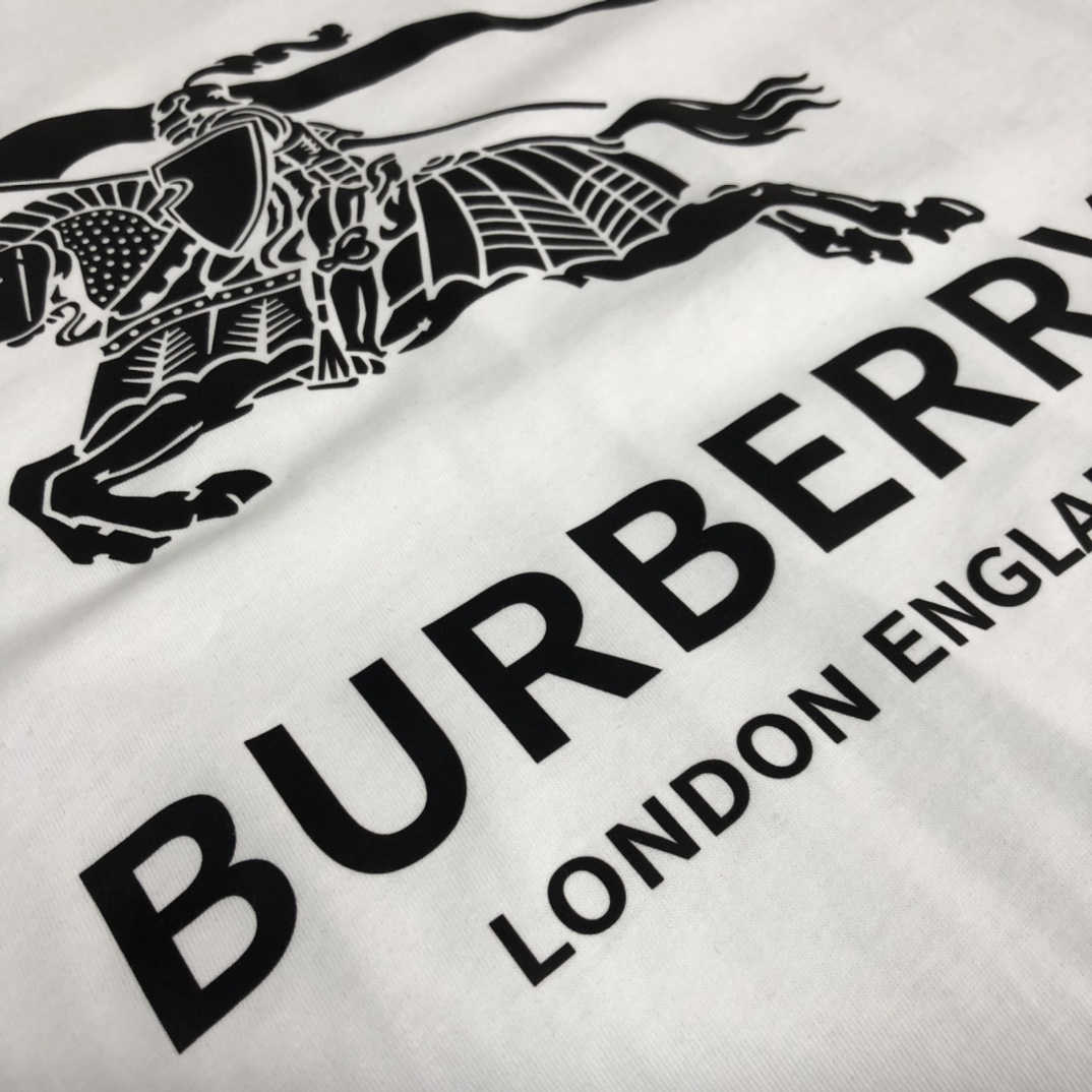 【BURBERRY旗艦店】（バーバリー）クラシックでスタイリッシュな半袖スウェットシャツ01276
