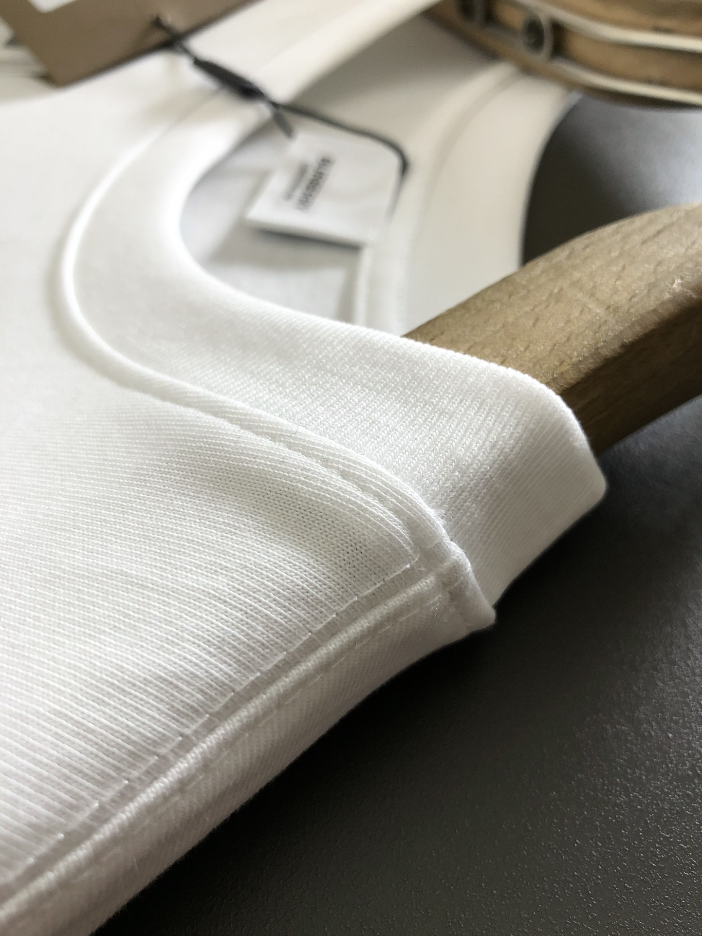 【BURBERRY旗艦店】（バーバリー）クラシックでスタイリッシュな半袖スウェットシャツ01304