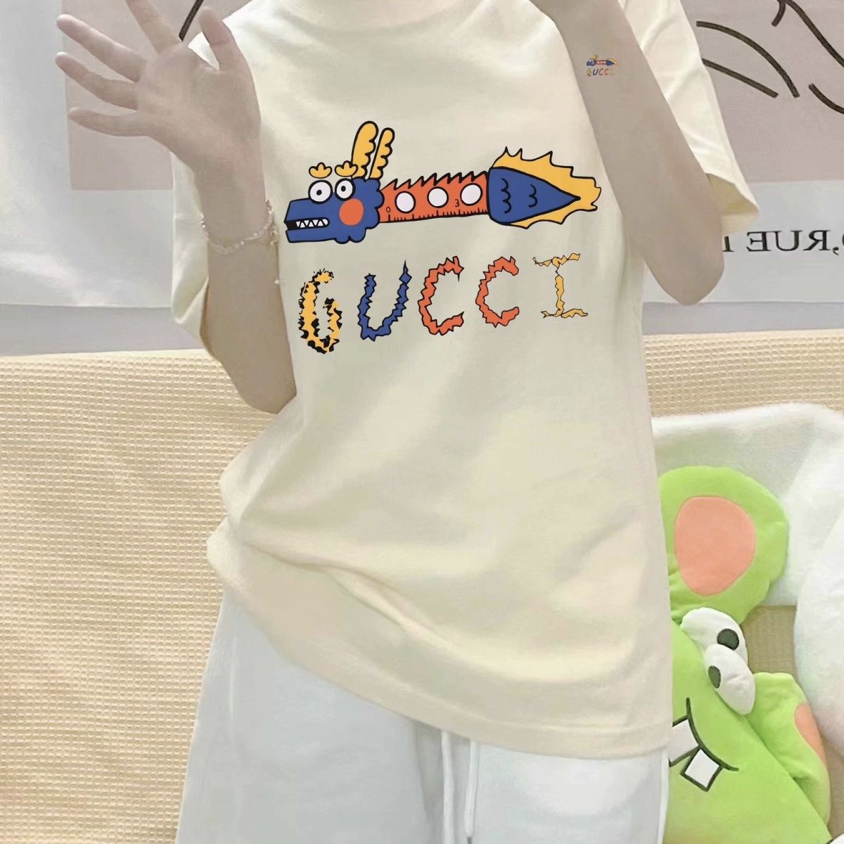 【GUCCI旗艦店】（グッチ）クラシックでスタイリッシュな半袖スウェットシャツ01410
