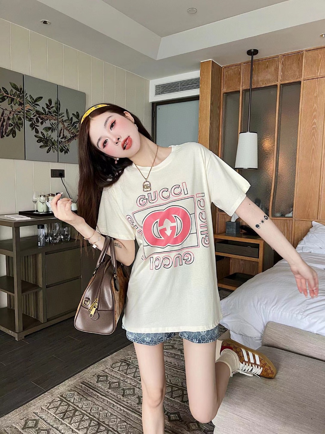 【GUCCI旗艦店】（グッチ）クラシックでスタイリッシュな半袖スウェットシャツ00606