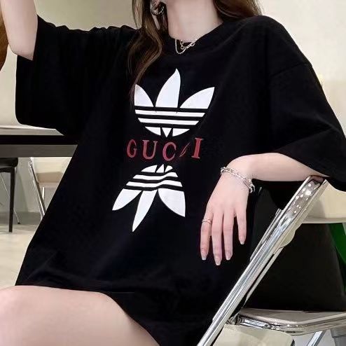 【GUCCI旗艦店】（グッチ）クラシックでスタイリッシュな半袖スウェットシャツ01164