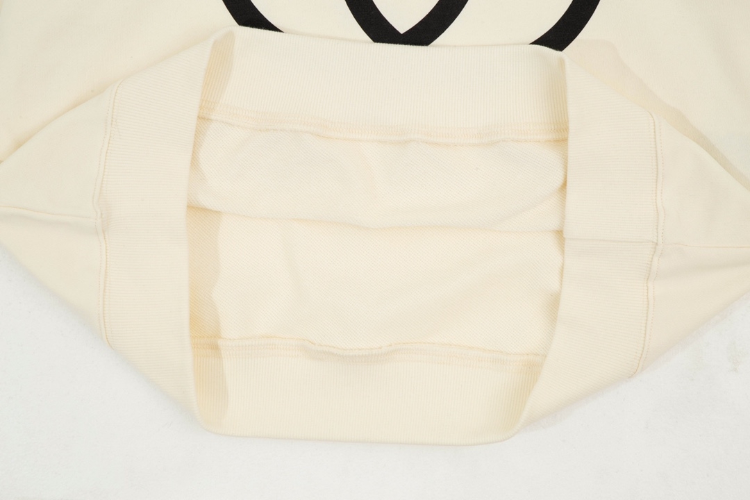 【GUCCI旗艦店】（グッチ）クラシックでスタイリッシュな長袖スウェットシャツ01209