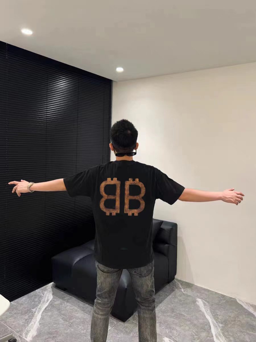 【BALENCIAGA旗艦店】（バレンシアガ）クラシックでスタイリッシュな半袖スウェットシャツ01746