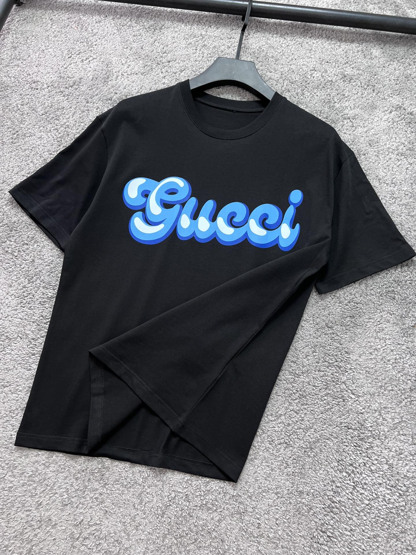 【GUCCI旗艦店】（グッチ）クラシックでスタイリッシュな半袖スウェットシャツ01402