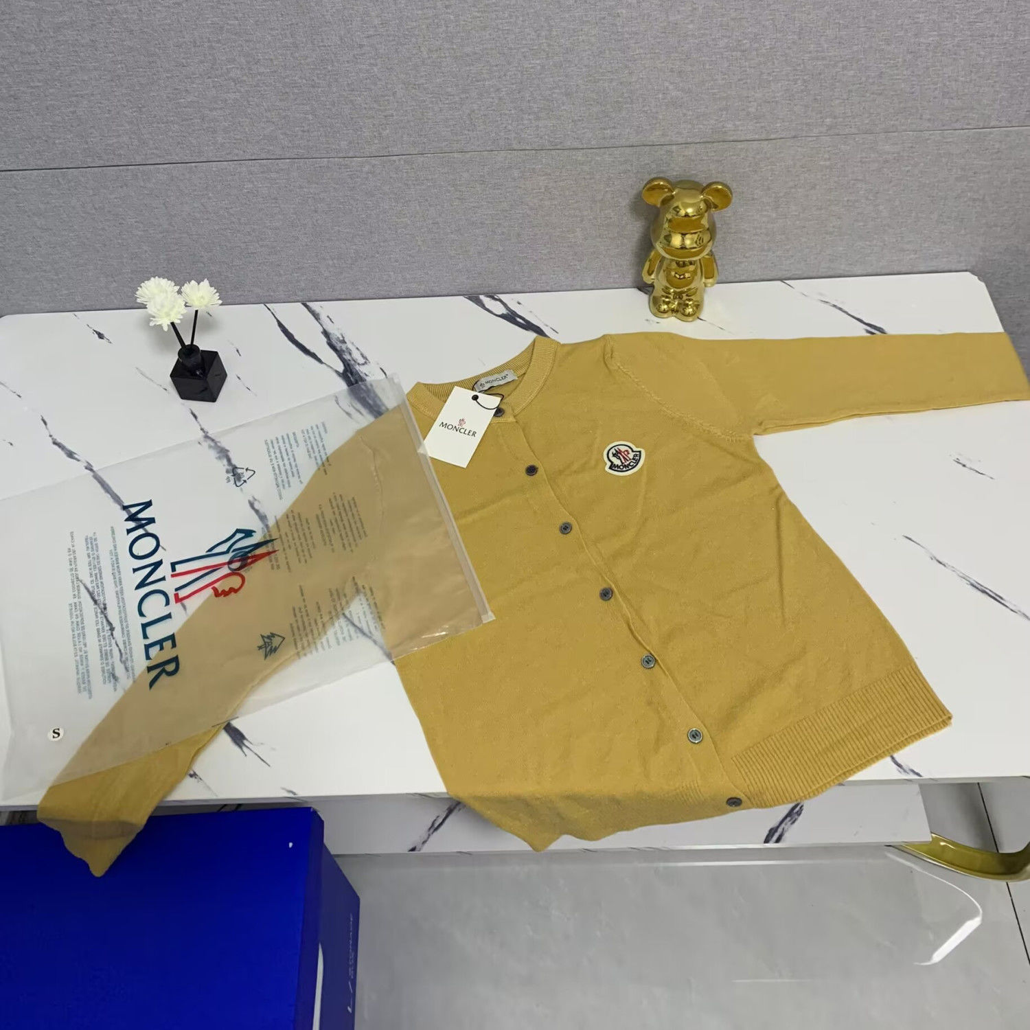 【MONCLER旗艦店】（モンクレール）クラシックでスタイリッシュな長袖スウェットシャツ00968