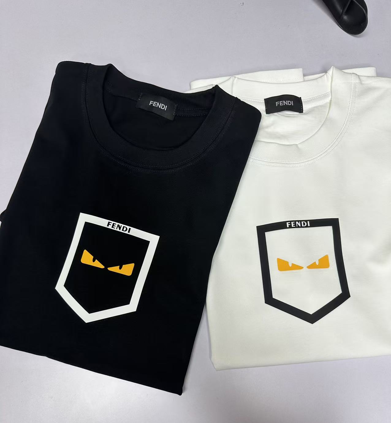 【Fendi旗艦店】（フェンディ）クラシックでスタイリッシュな半袖スウェットシャツ00217