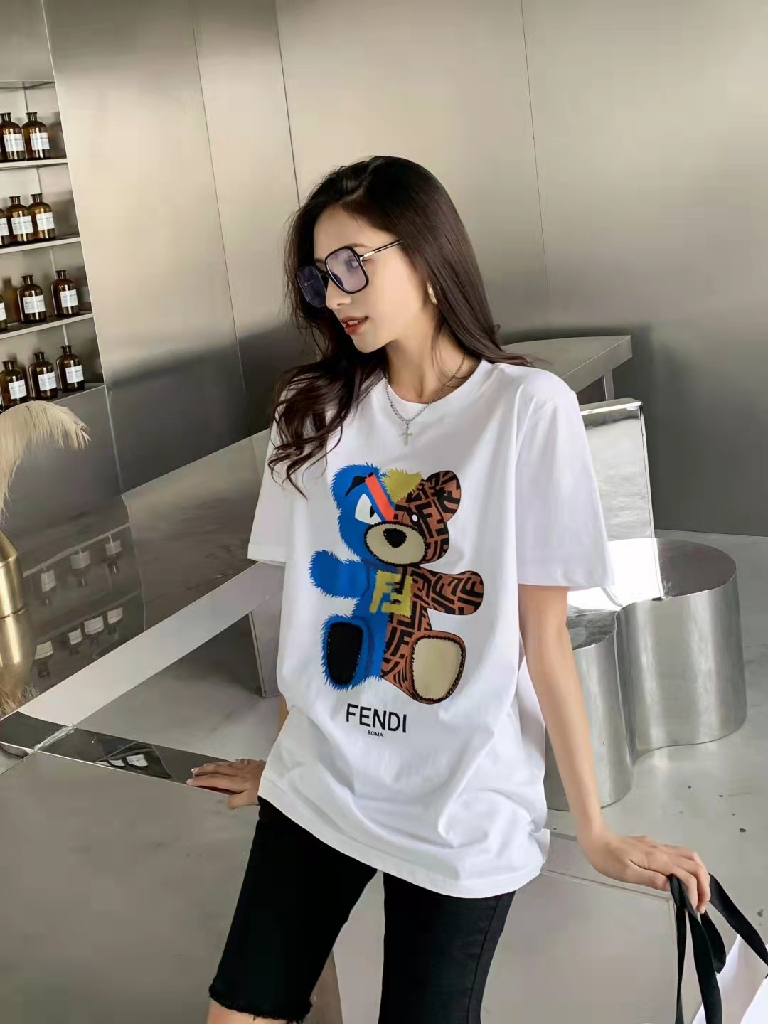 【Fendi旗艦店】（フェンディ）クラシックでスタイリッシュな半袖スウェットシャツ01603