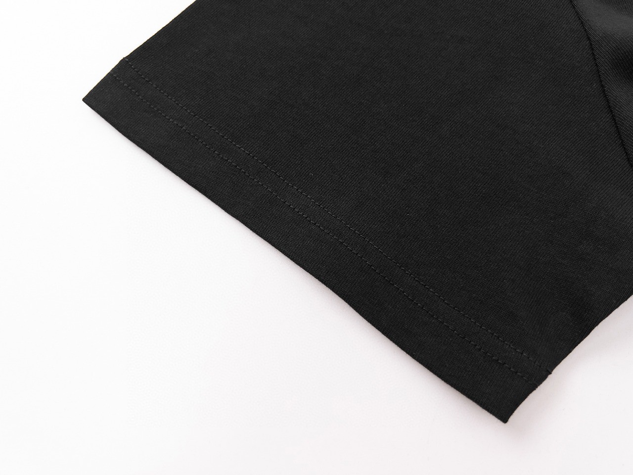 【Prada旗艦店】（プラダ）クラシックでスタイリッシュな半袖スウェットシャツ01860