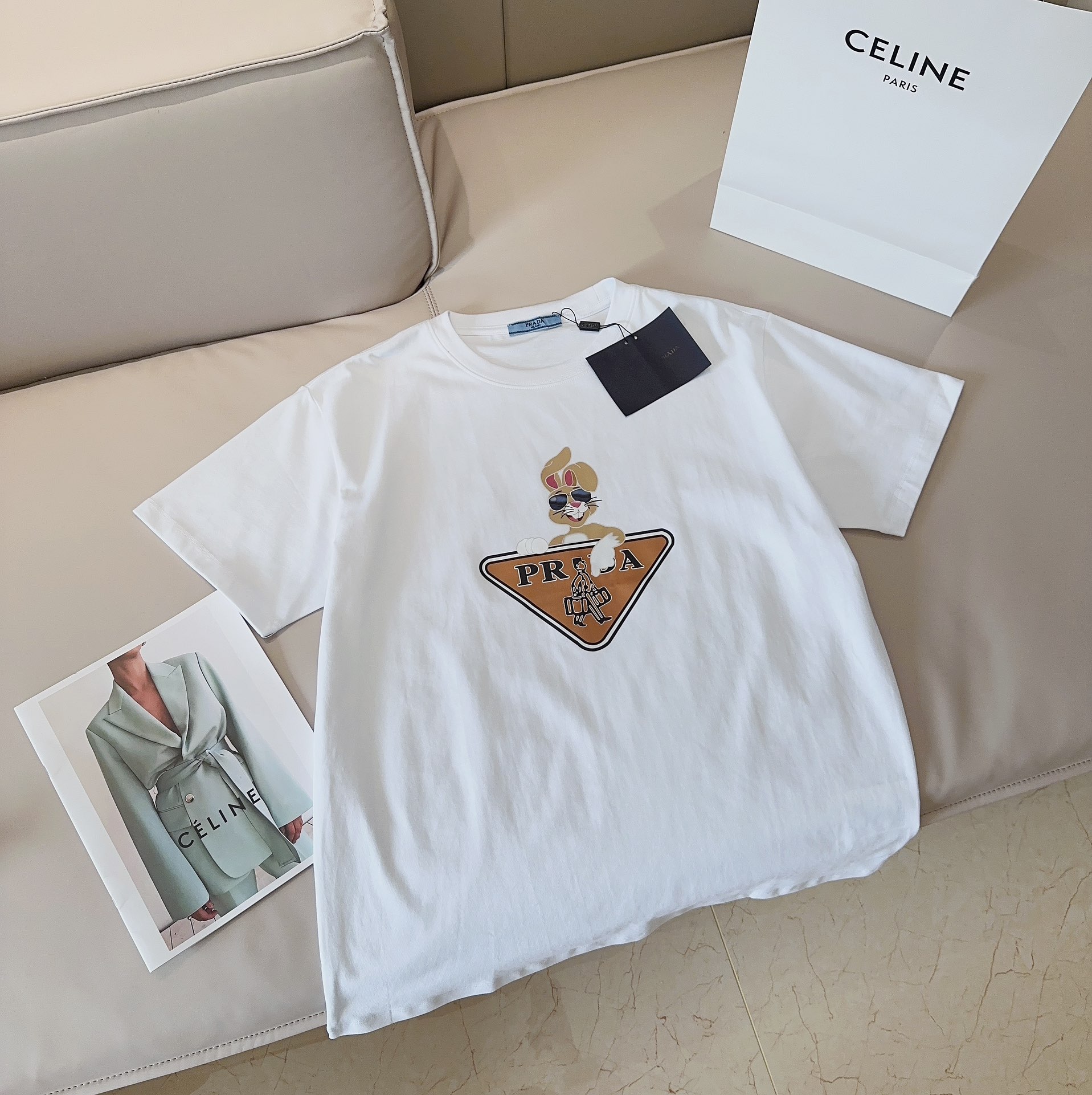 【Prada旗艦店】（プラダ）クラシックでスタイリッシュな半袖スウェットシャツ01440