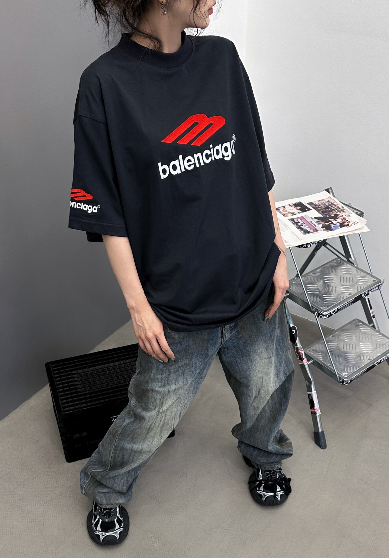 【BALENCIAGA旗艦店】（バレンシアガ）クラシックでスタイリッシュな半袖スウェットシャツ01745