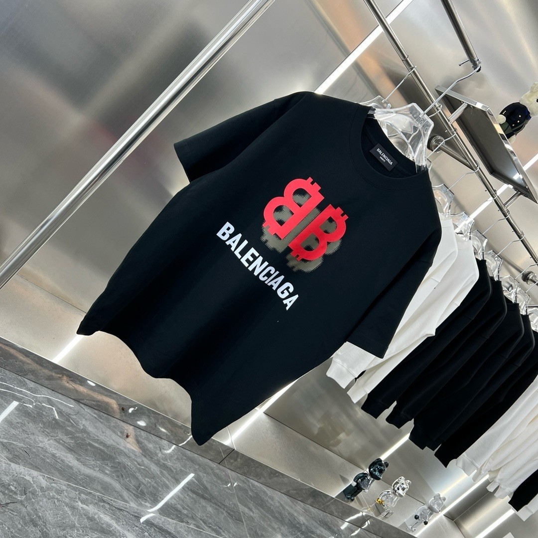 【BALENCIAGA旗艦店】（バレンシアガ）クラシックでスタイリッシュな半袖スウェットシャツ00300