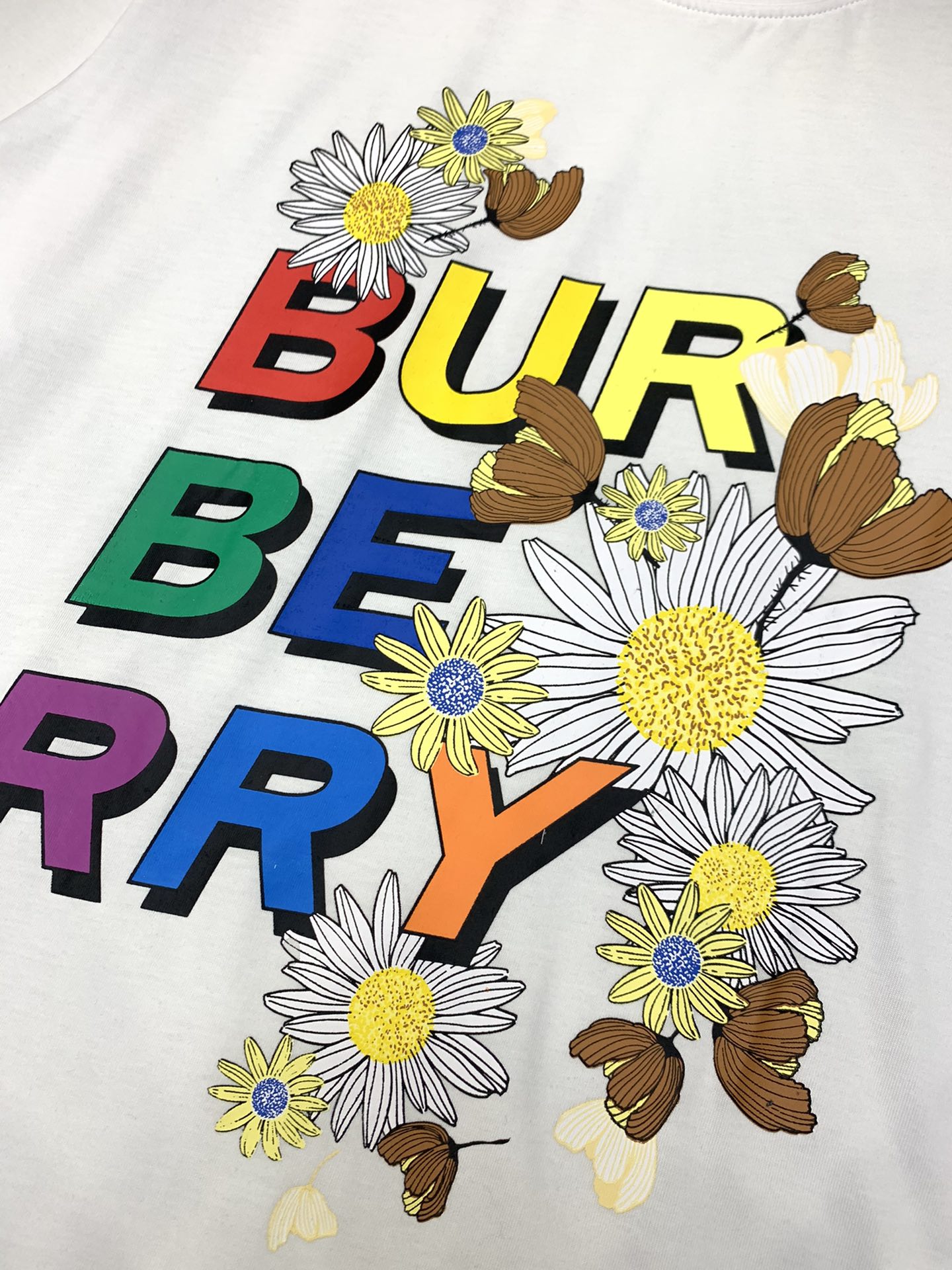 【BURBERRY旗艦店】（バーバリー）クラシックでスタイリッシュな半袖スウェットシャツ00546