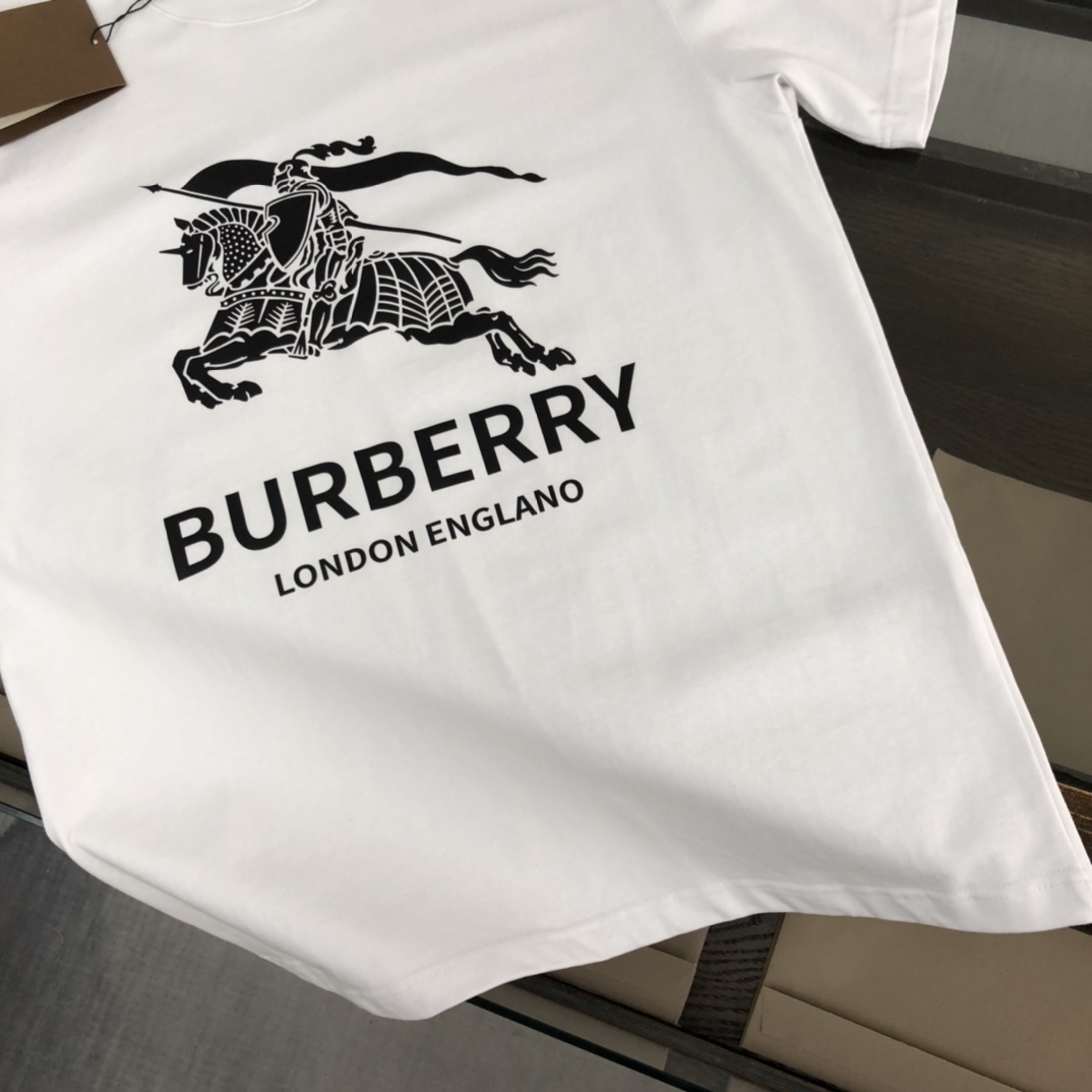 【BURBERRY旗艦店】（バーバリー）クラシックでスタイリッシュな半袖スウェットシャツ01276