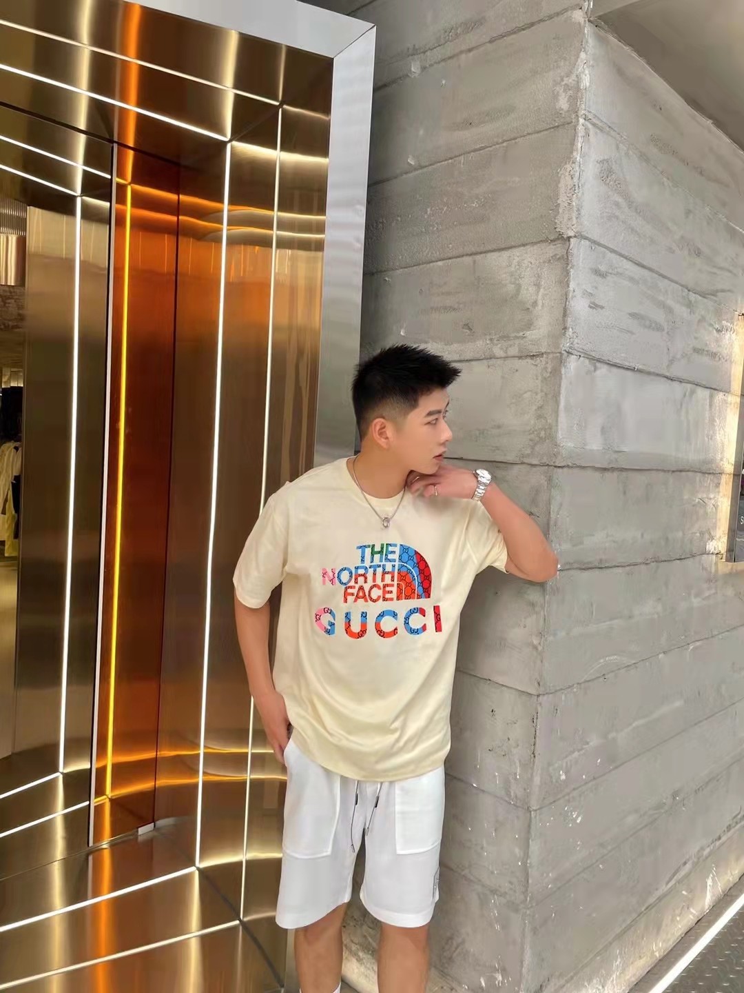 【GUCCI旗艦店】（グッチ）クラシックでスタイリッシュな半袖スウェットシャツ00316