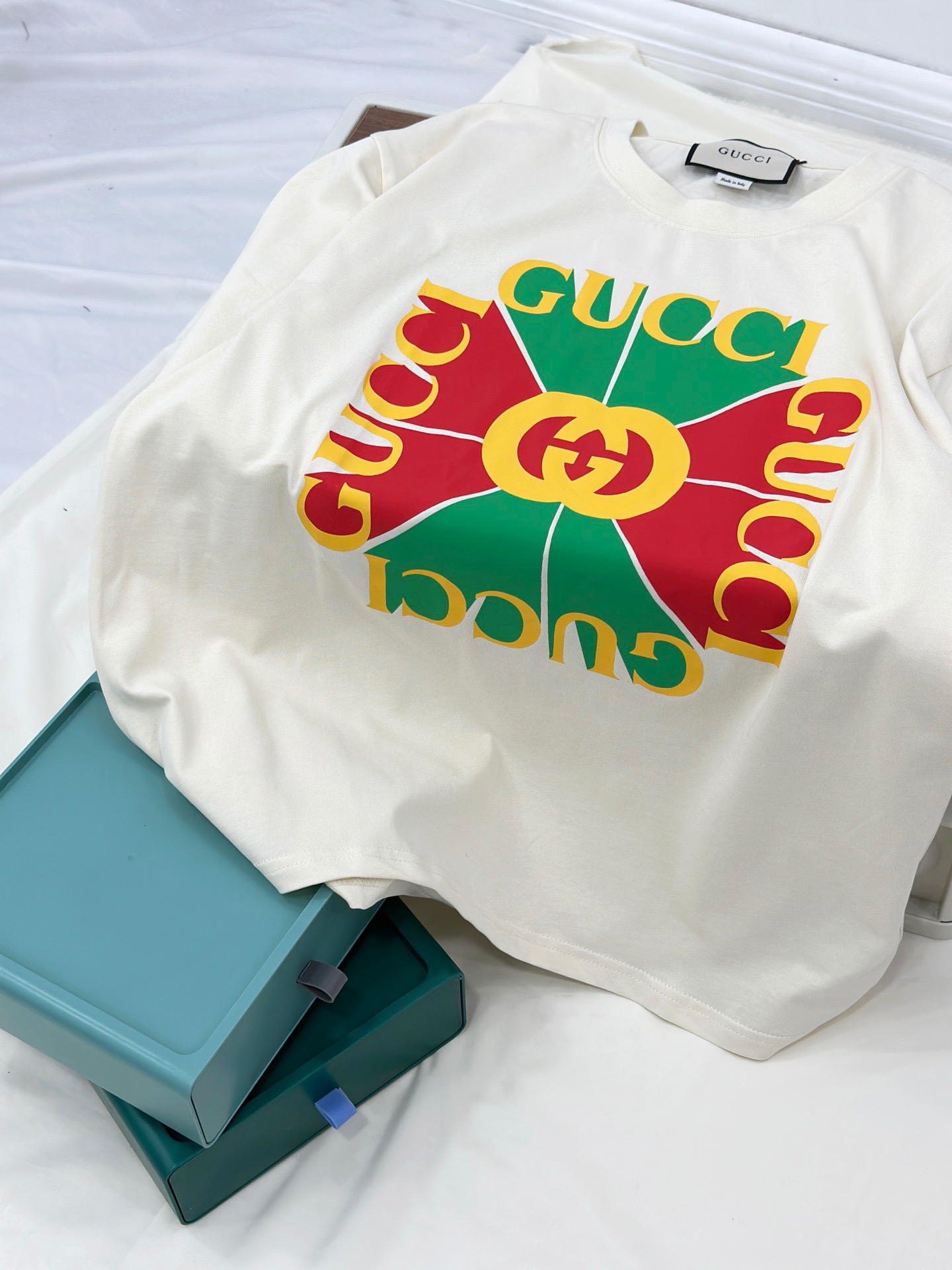 【GUCCI旗艦店】（グッチ）クラシックでスタイリッシュな半袖スウェットシャツ00605