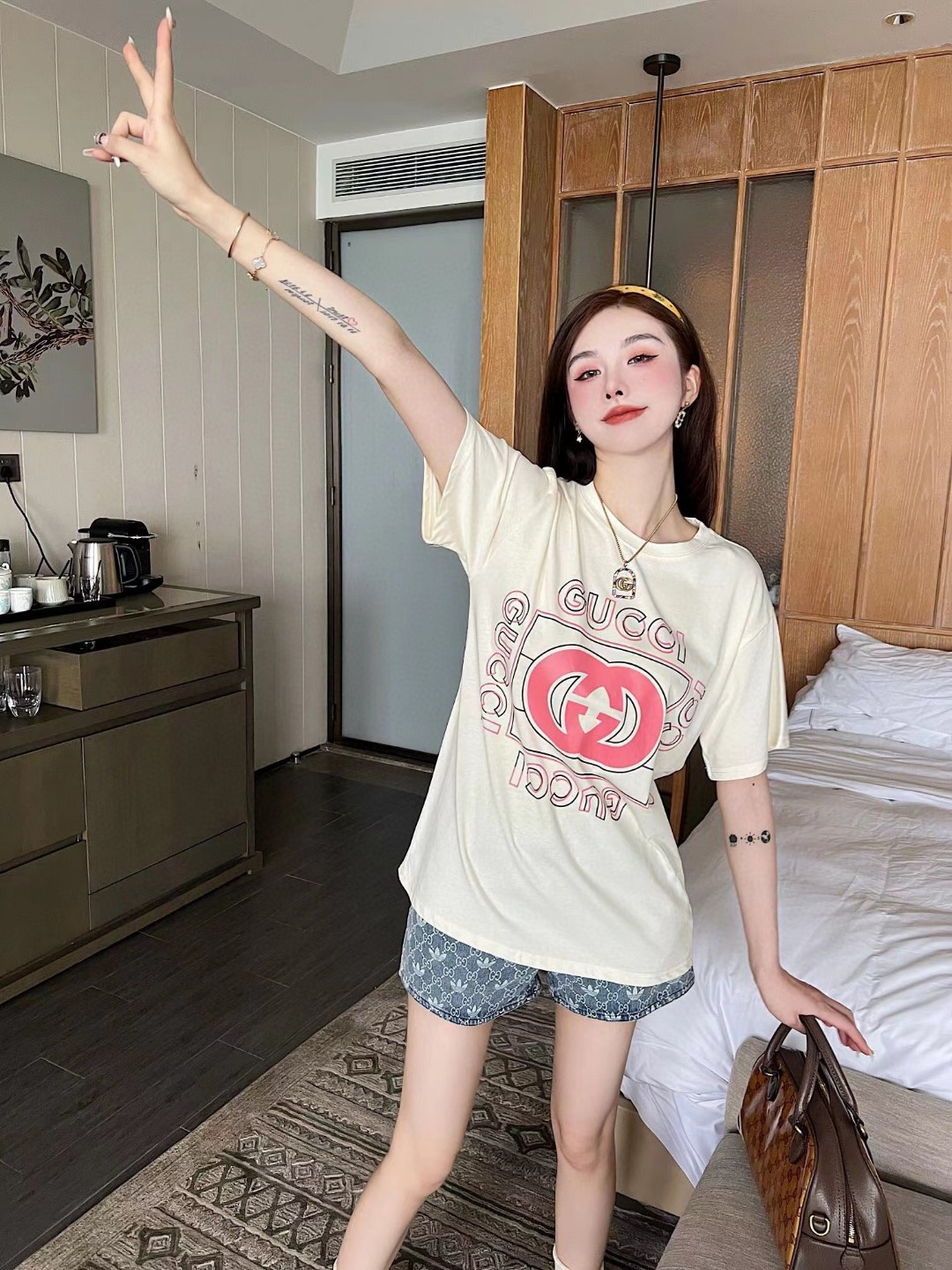 【GUCCI旗艦店】（グッチ）クラシックでスタイリッシュな半袖スウェットシャツ00606