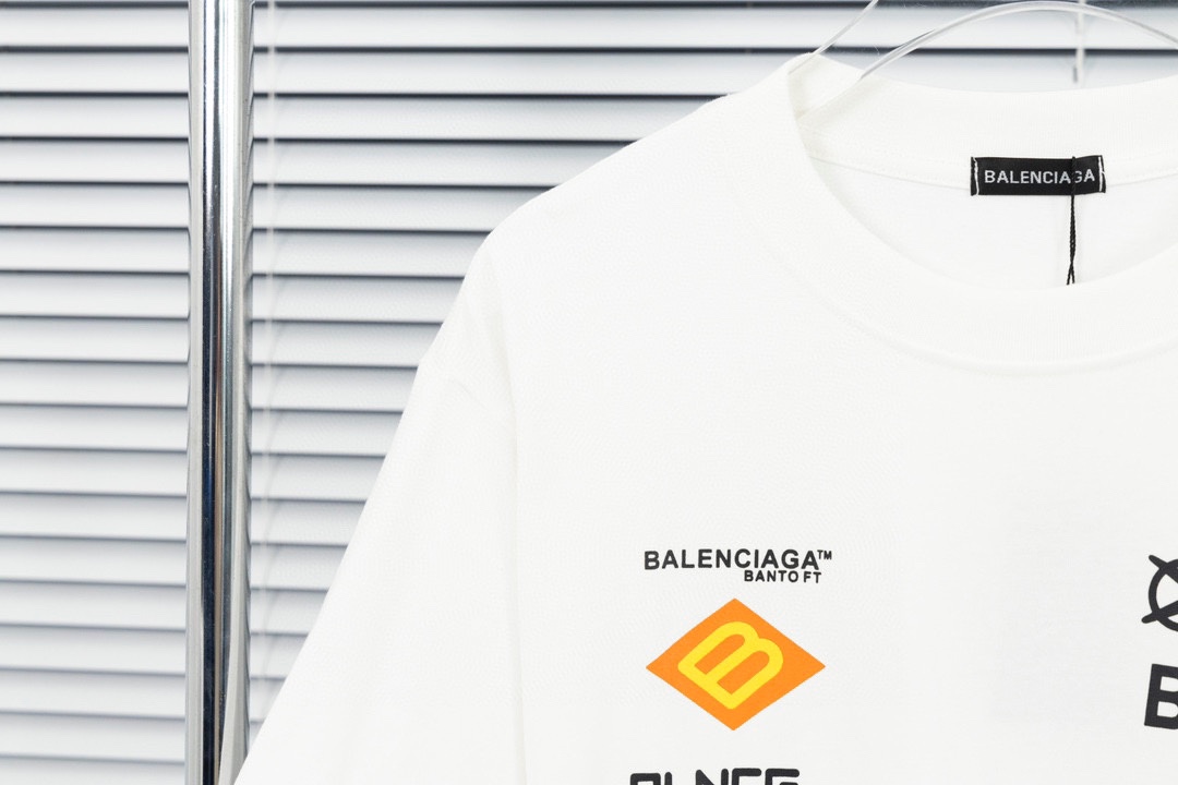 【BALENCIAGA旗艦店】（バレンシアガ）クラシックでスタイリッシュな半袖スウェットシャツ01151