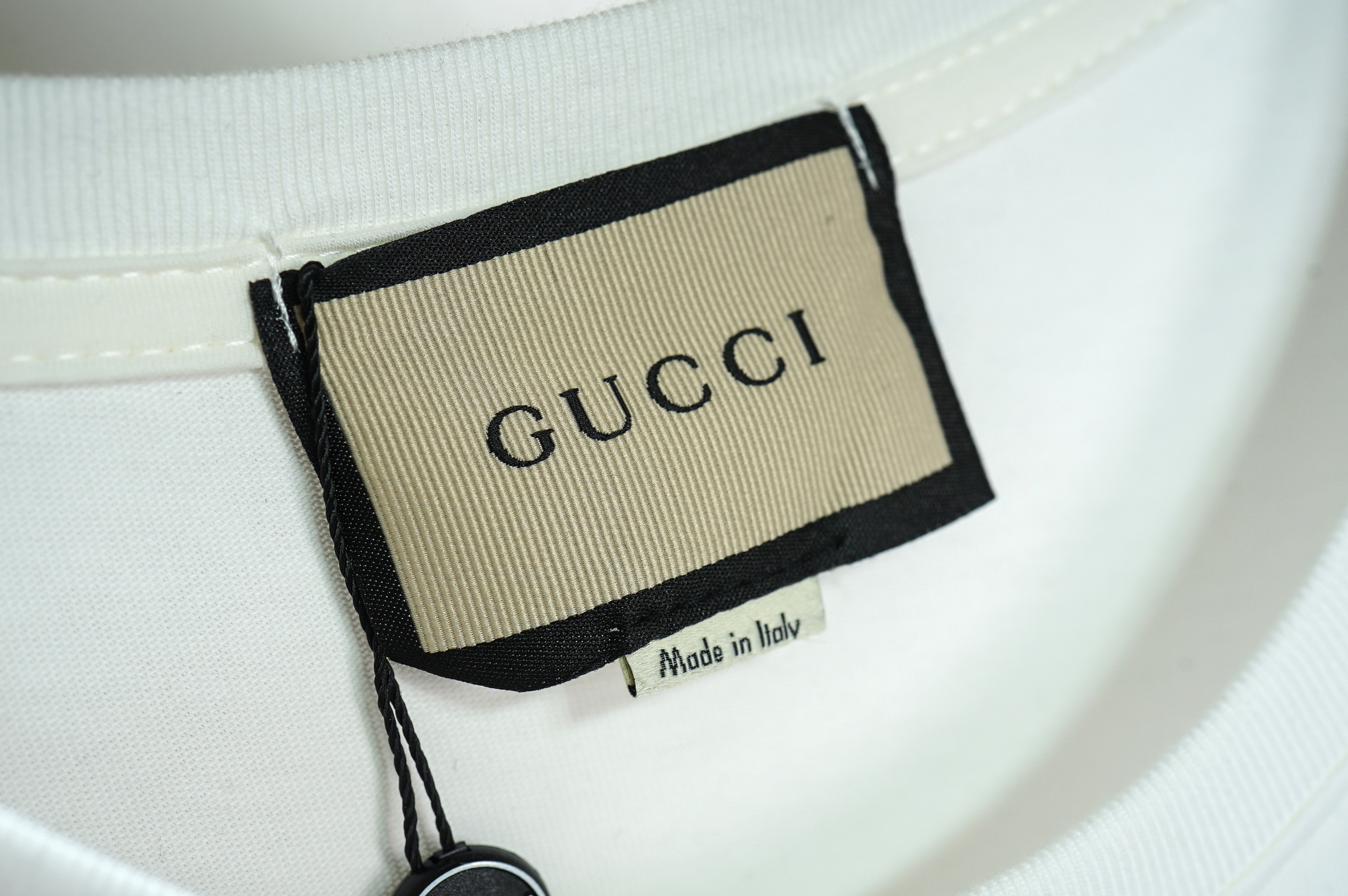 【GUCCI旗艦店】（グッチ）クラシックでスタイリッシュな半袖スウェットシャツ01850