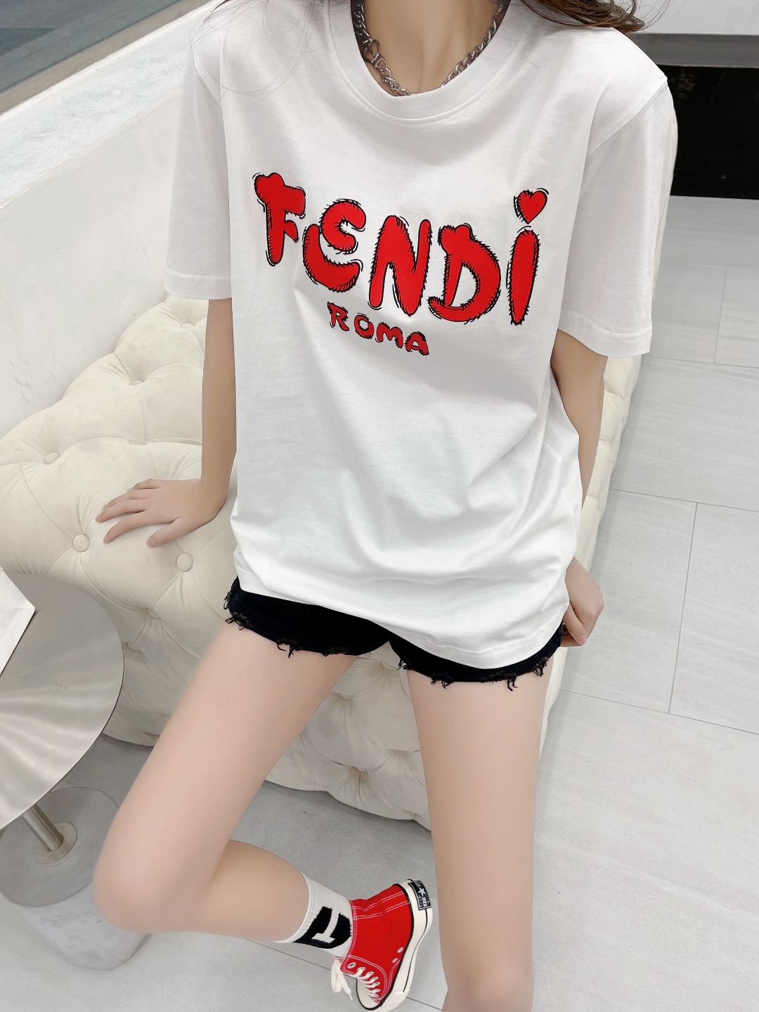 【Fendi旗艦店】（フェンディ）クラシックでスタイリッシュな半袖スウェットシャツ01427