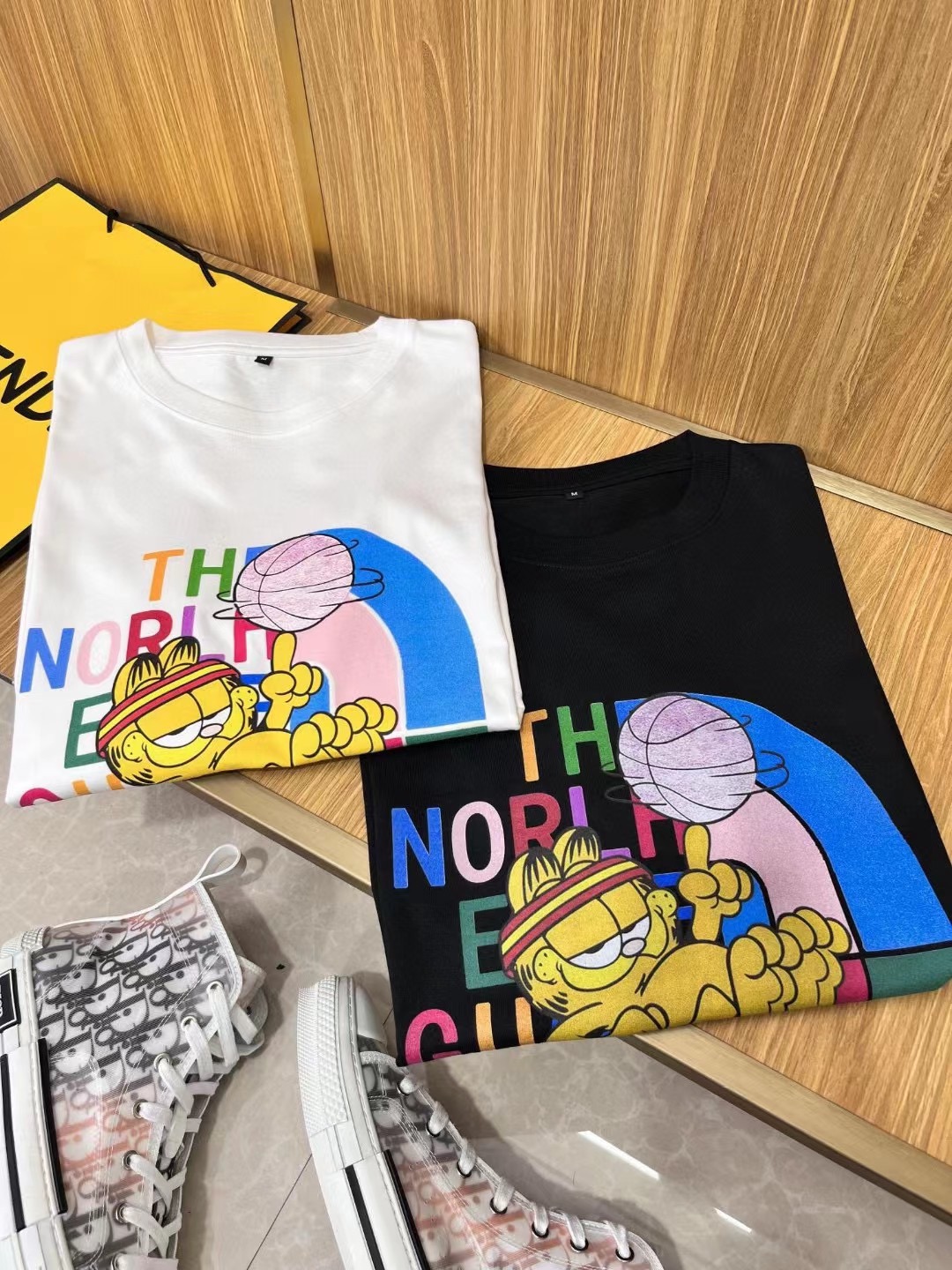 【The North Face旗艦店】（ザ・ノース・フェイス）クラシックでスタイリッシュな半袖スウェットシャツ01333