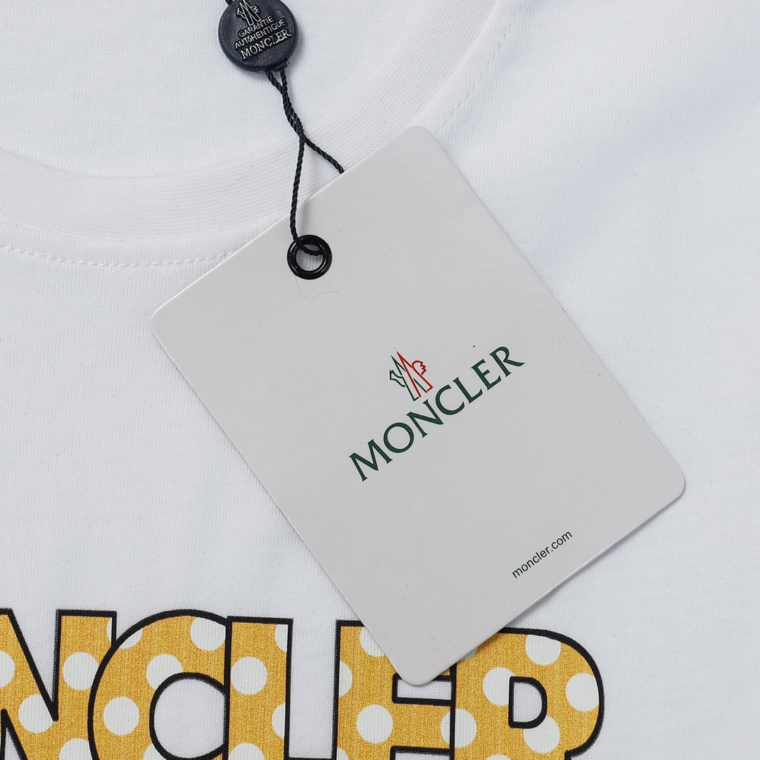 【MONCLER旗艦店】（モンクレール）クラシックでスタイリッシュな半袖スウェットシャツ01174
