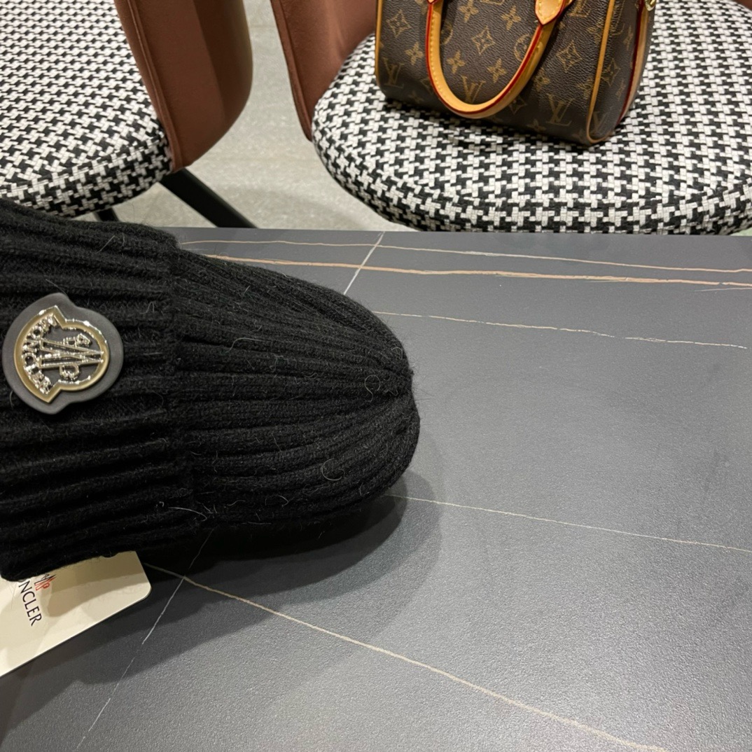 【MONCLER旗艦店】（モンクレール）時代を超えて人気のクラシックな帽子秋冬コレクション