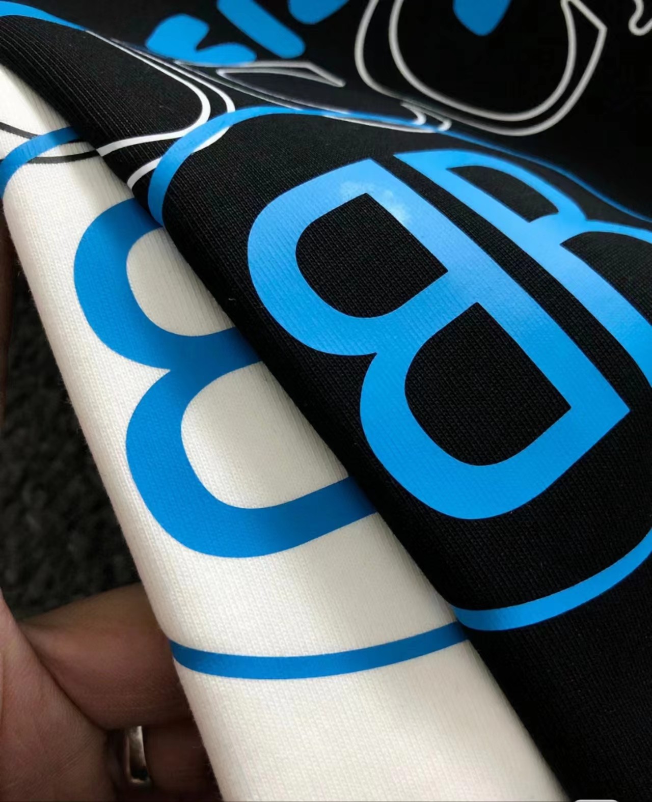 【BALENCIAGA旗艦店】（バレンシアガ）クラシックでスタイリッシュな半袖スウェットシャツ01521