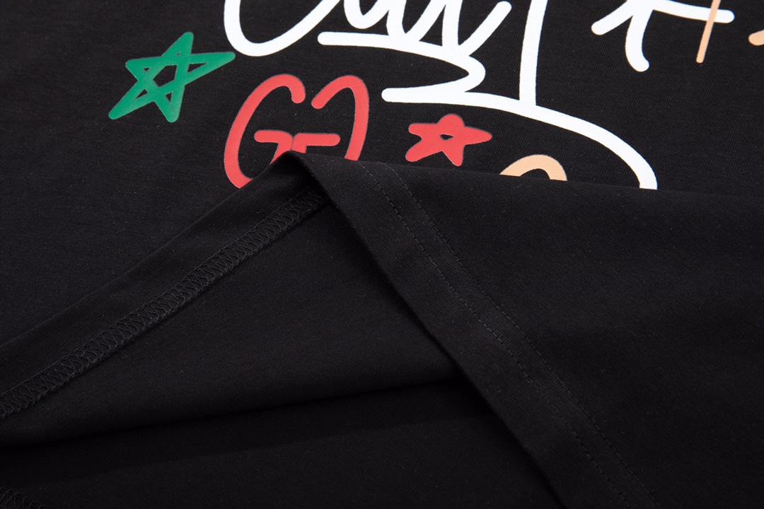 【GUCCI旗艦店】（グッチ）クラシックでスタイリッシュな半袖スウェットシャツ00578