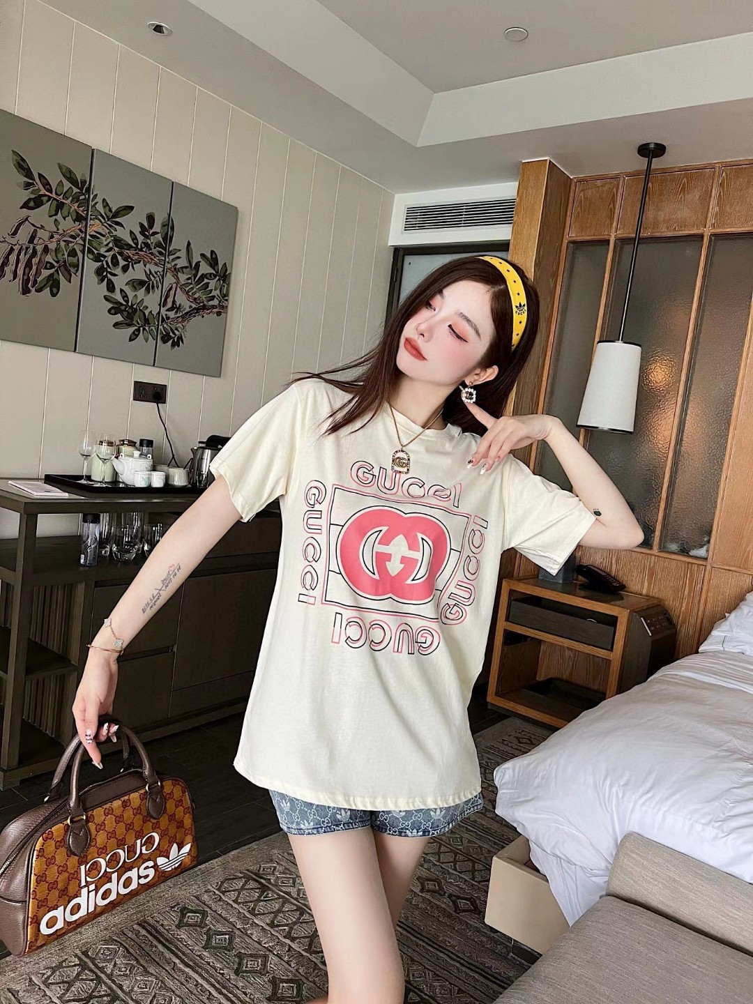 【GUCCI旗艦店】（グッチ）クラシックでスタイリッシュな半袖スウェットシャツ00606