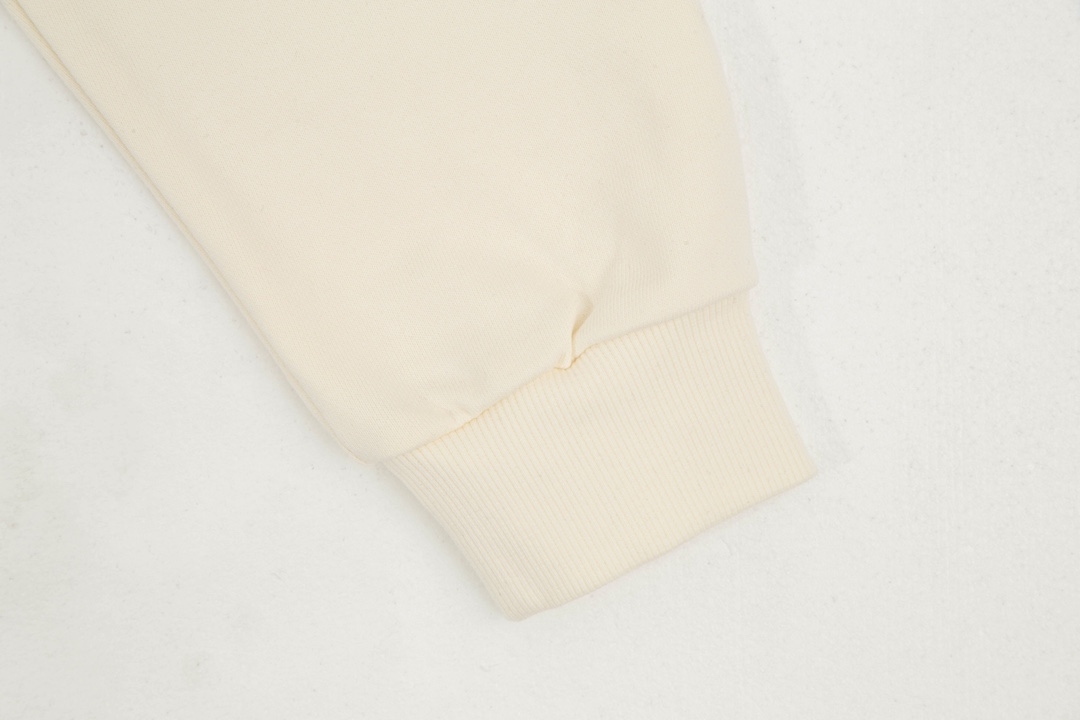 【GUCCI旗艦店】（グッチ）クラシックでスタイリッシュな長袖スウェットシャツ01209