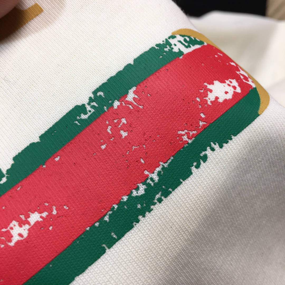 【GUCCI旗艦店】（グッチ）クラシックでスタイリッシュな半袖スウェットシャツ01399