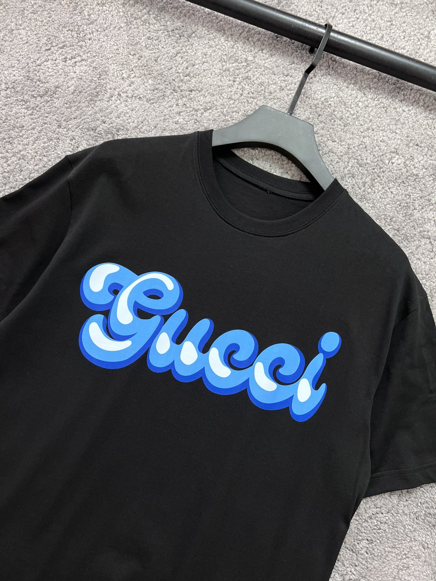 【GUCCI旗艦店】（グッチ）クラシックでスタイリッシュな半袖スウェットシャツ01402