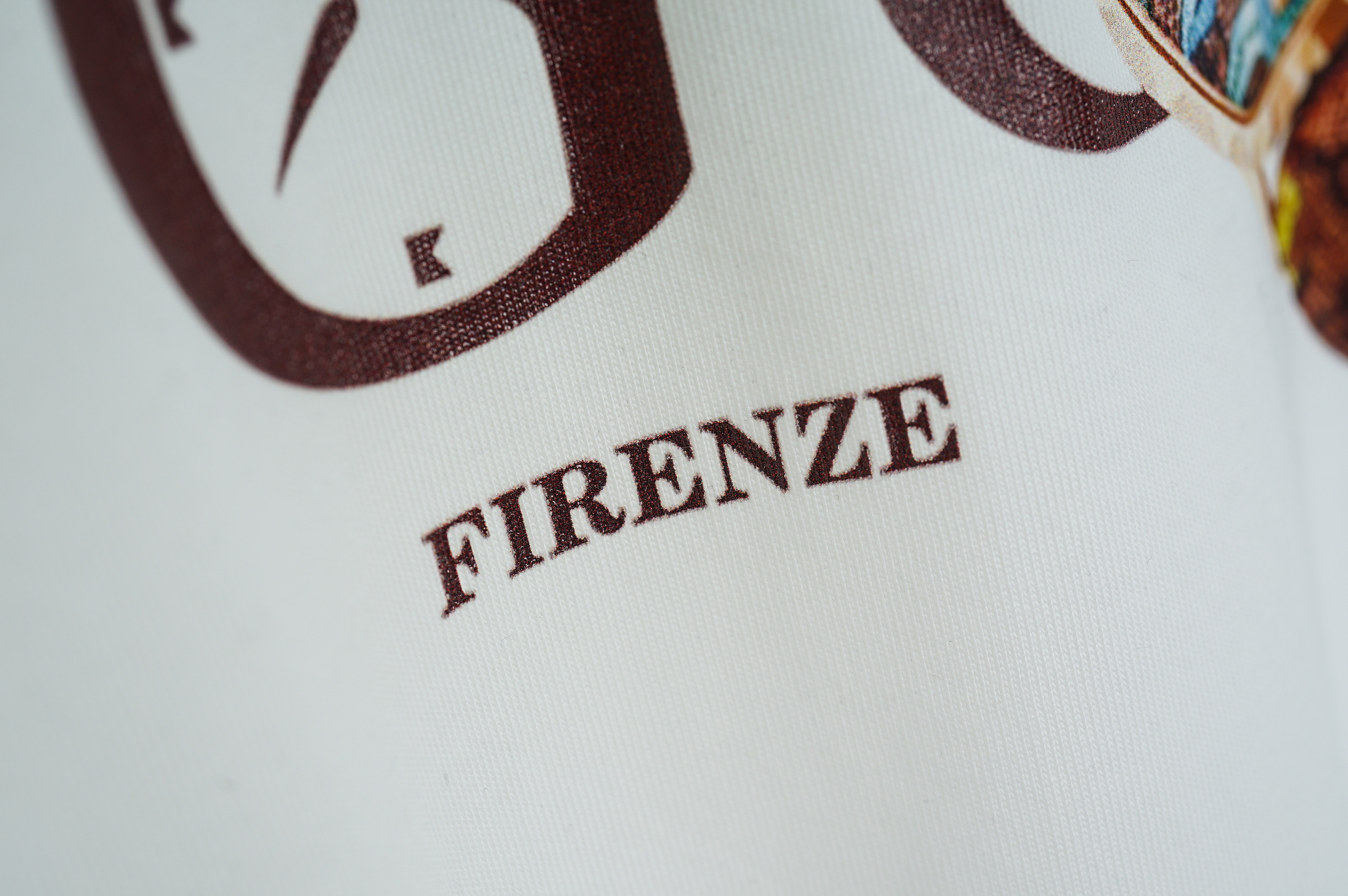 【GUCCI旗艦店】（グッチ）クラシックでスタイリッシュな半袖スウェットシャツ01850