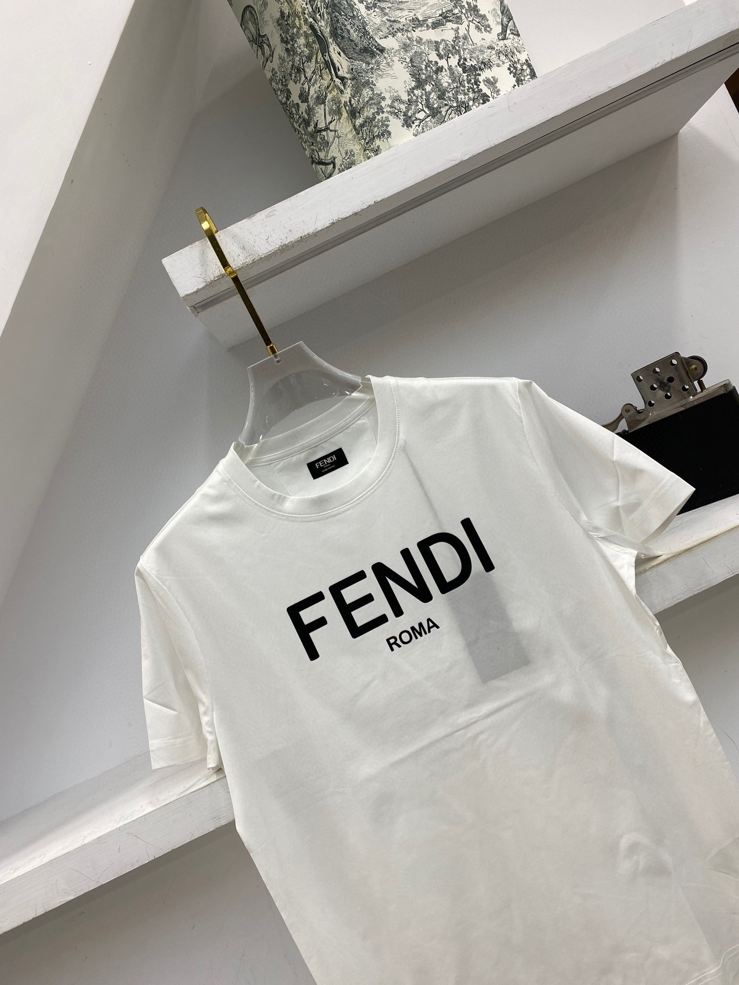 【Fendi旗艦店】（フェンディ）クラシックでスタイリッシュな半袖スウェットシャツ01602