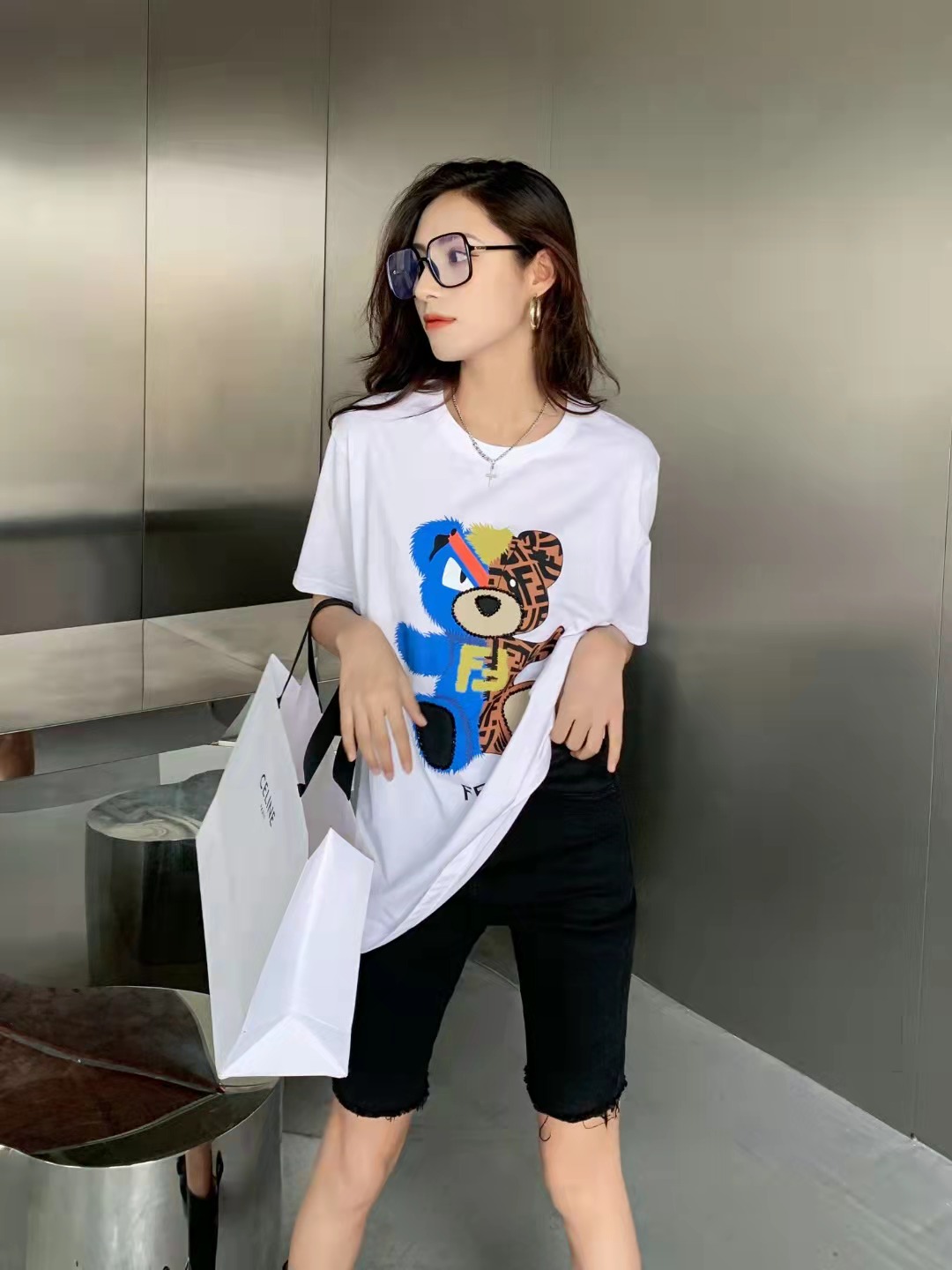 【Fendi旗艦店】（フェンディ）クラシックでスタイリッシュな半袖スウェットシャツ01603