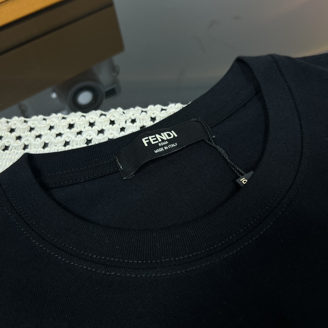 【Fendi旗艦店】（フェンディ）クラシックでスタイリッシュな半袖スウェットシャツ01834