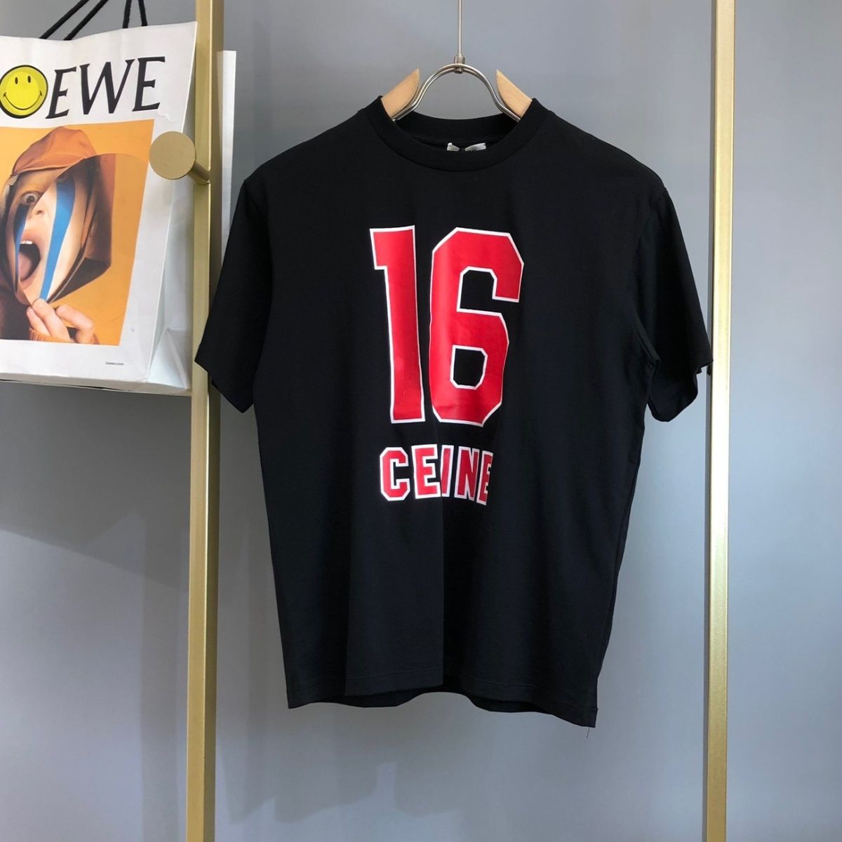 【Celine旗艦店】（セリーヌ）クラシックでスタイリッシュな半袖スウェットシャツ01828