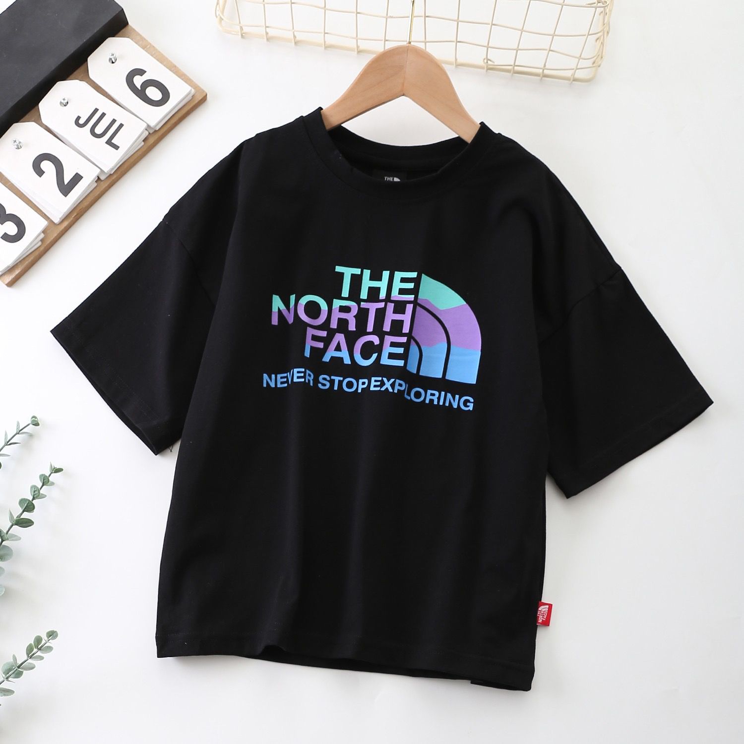 【The North Face旗艦店】（ザ・ノース・フェイス）クラシックでスタイリッシュな半袖スウェットシャツ01116