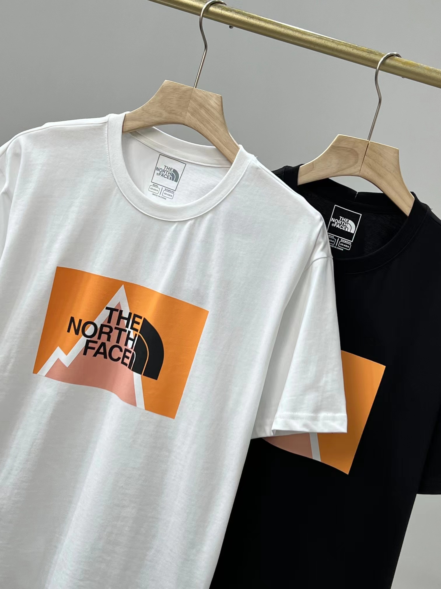 【The North Face旗艦店】（ザ・ノース・フェイス）クラシックでスタイリッシュな半袖スウェットシャツ01332